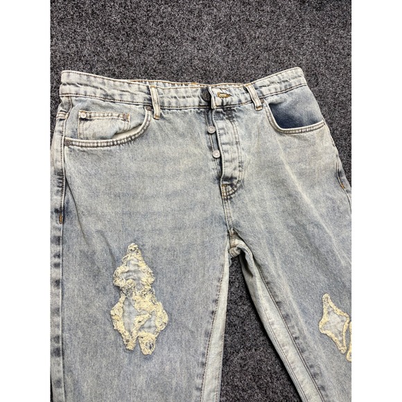 boohooMAN Mens Distressed Light Wash Button Fly Jeans Size 36 Raw Hem Straight - Picture 2 of 12